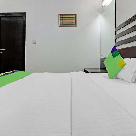 Treebo Trend Exotica Opp Sector 62 Hotel Ghaziabad Bagian luar foto