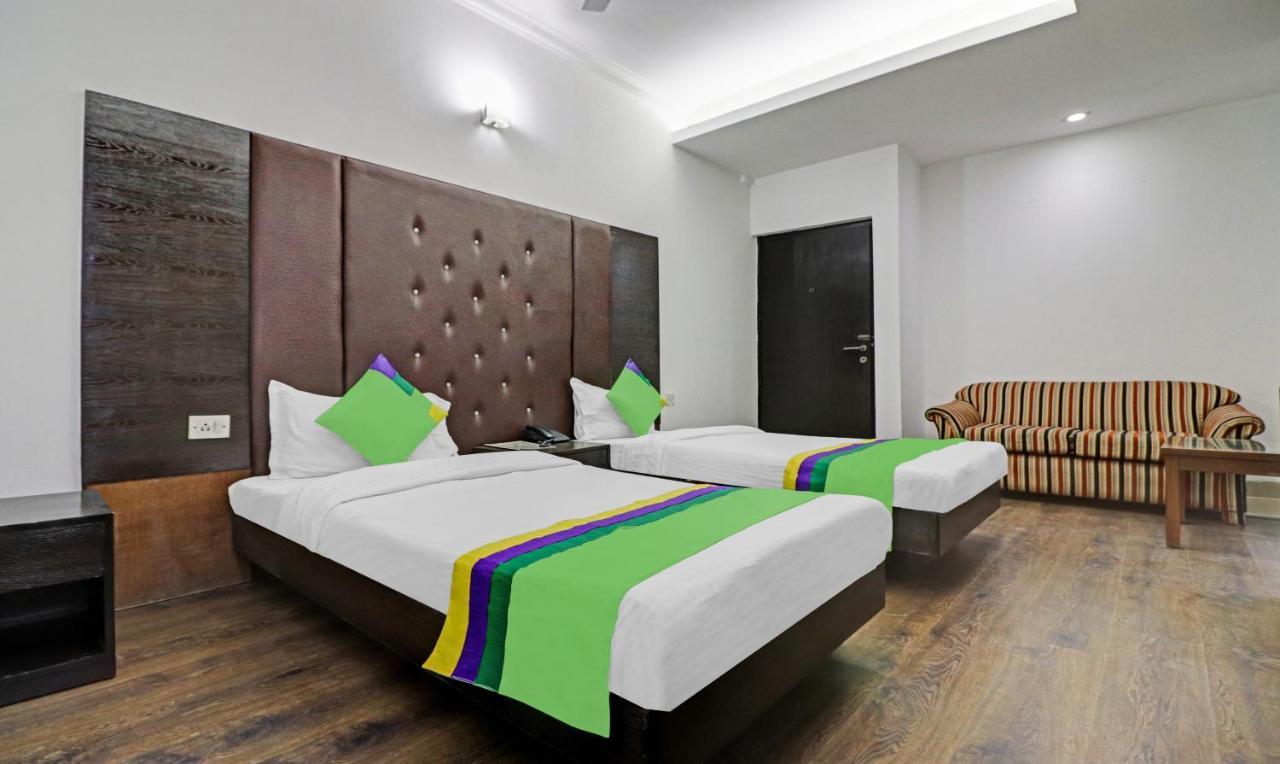 Treebo Trend Exotica Opp Sector 62 Hotel Ghaziabad Bagian luar foto
