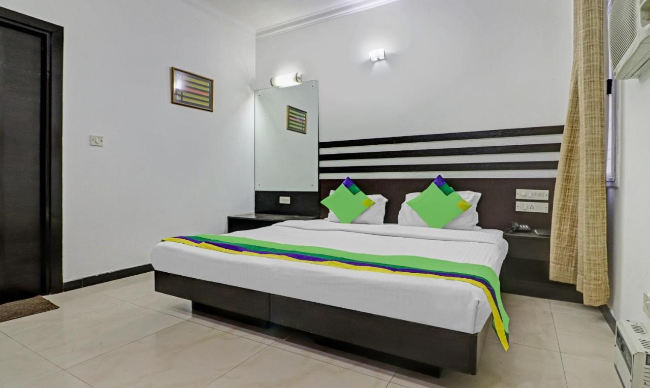 Treebo Trend Exotica Opp Sector 62 Hotel Ghaziabad Bagian luar foto