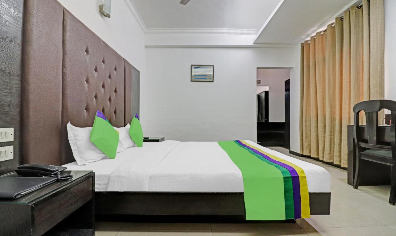Treebo Trend Exotica Opp Sector 62 Hotel Ghaziabad Bagian luar foto