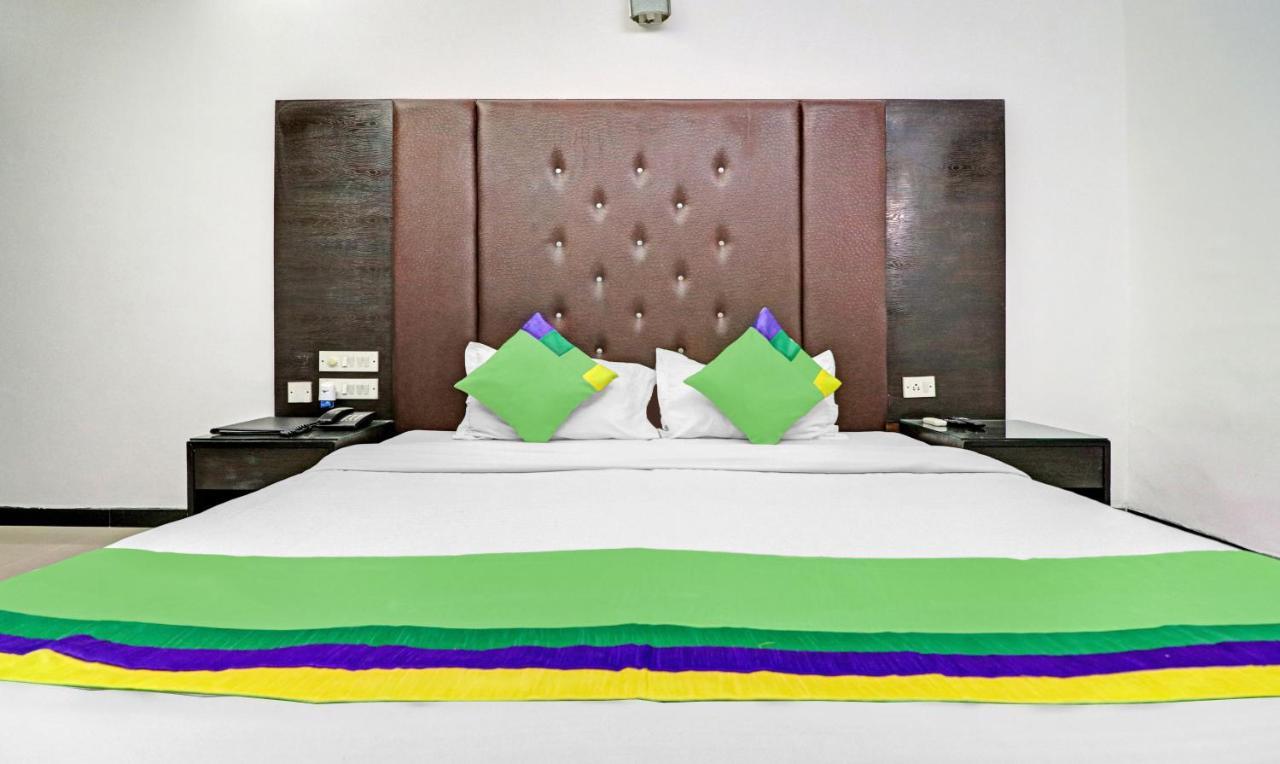 Treebo Trend Exotica Opp Sector 62 Hotel Ghaziabad Bagian luar foto